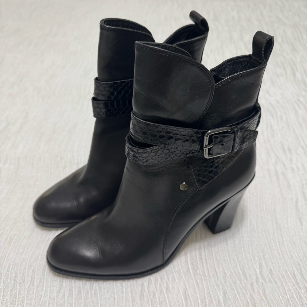 Donald J Pliner Women's Black Ankle Boot Size 6M